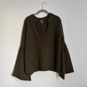 Free People Olive Green Chunky-Knit V-Neck Bell Sleeve Pullover Sweater